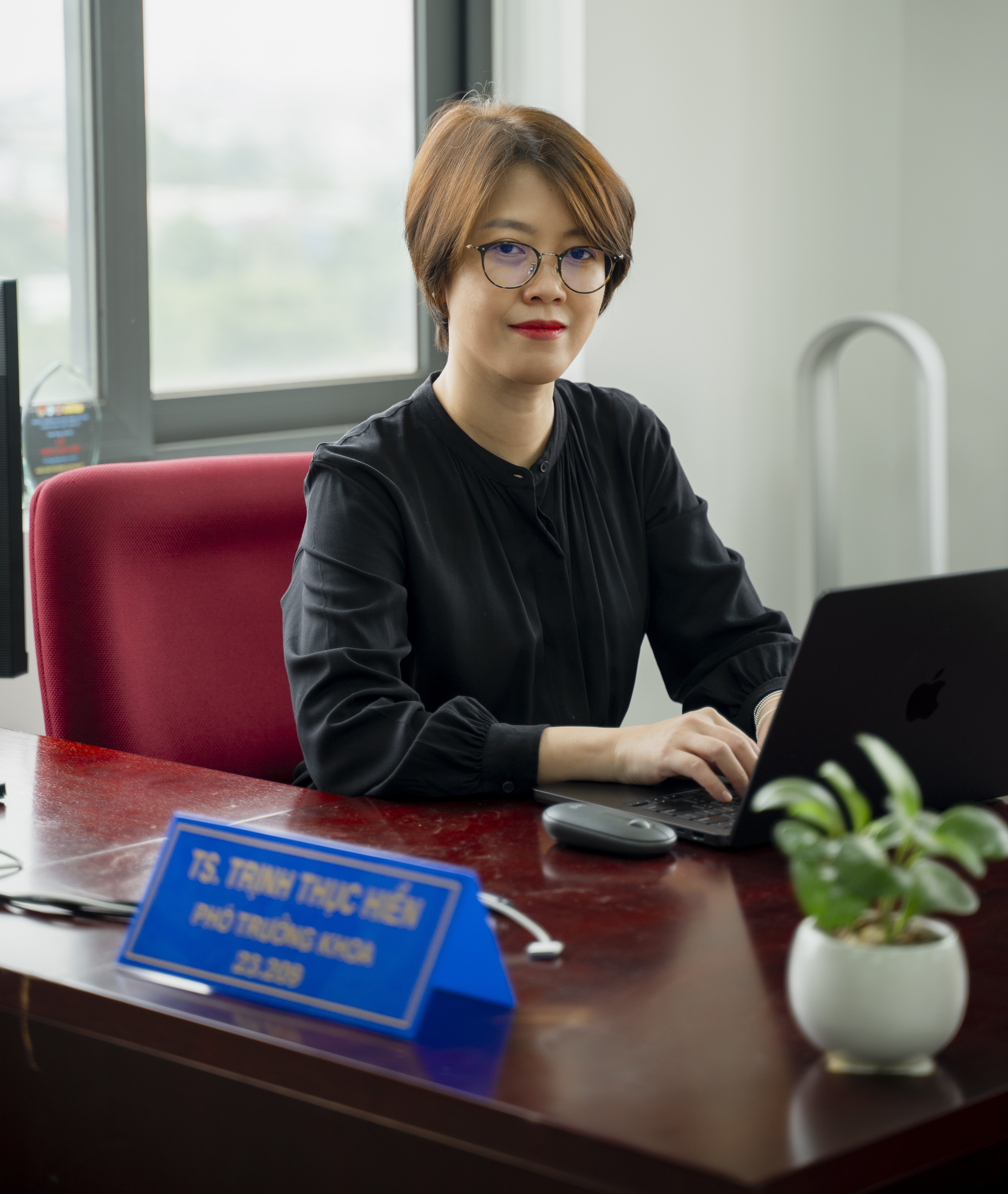 TS. Trịnh Thục Hiền