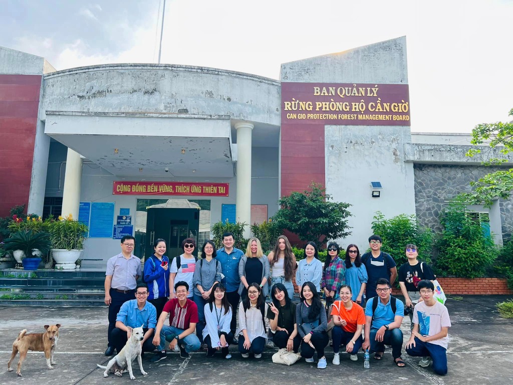 Field Activity Can Gio